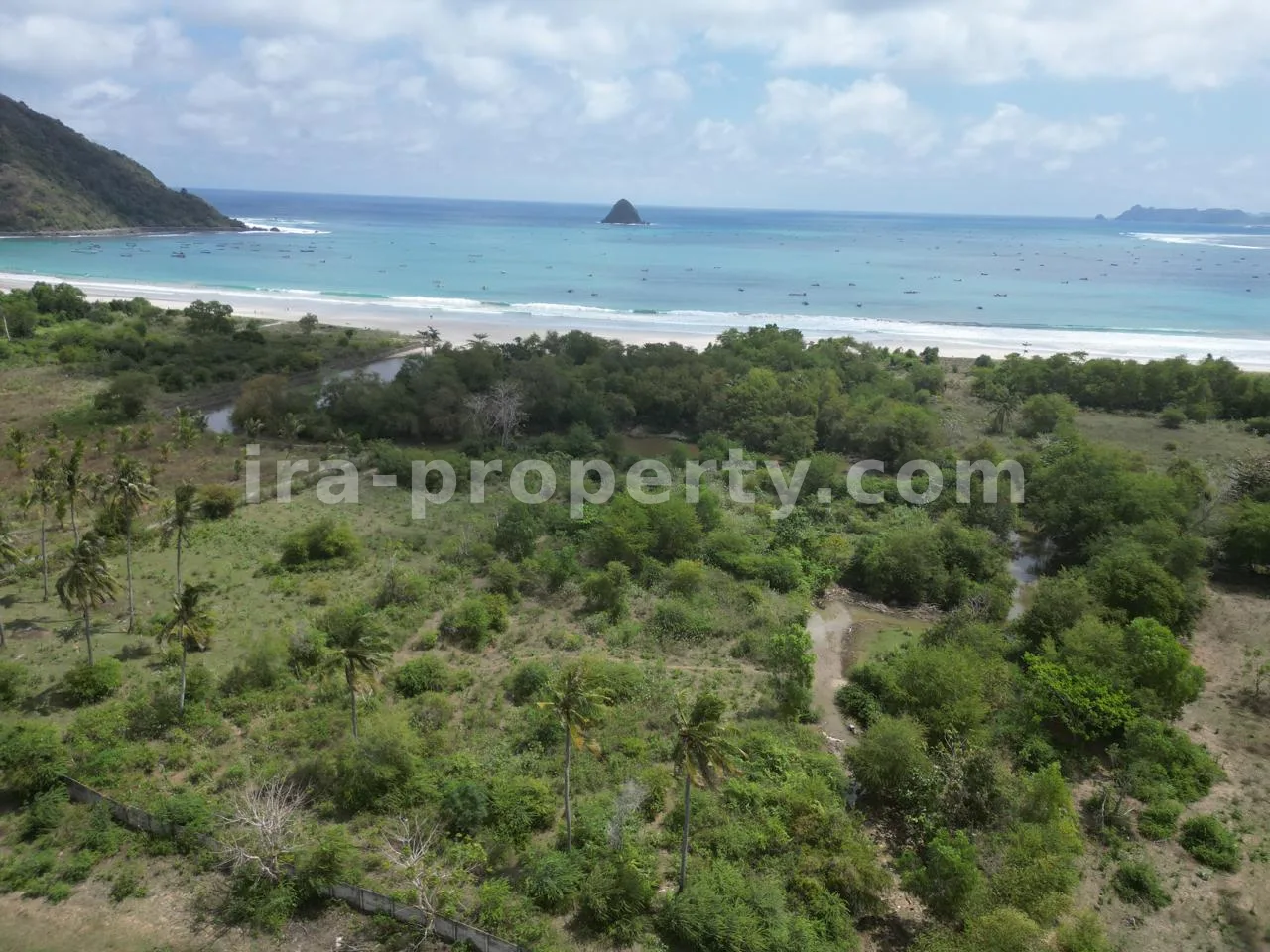 Beachfront Land for Sale in Selong Belanak – Near Kuta Mandalika