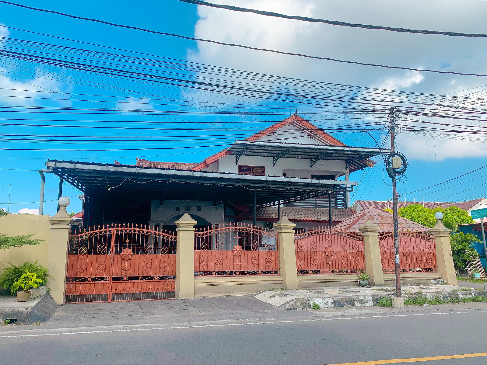 Two-Storey House for Sale on Main City Road – Mataram, Lombok