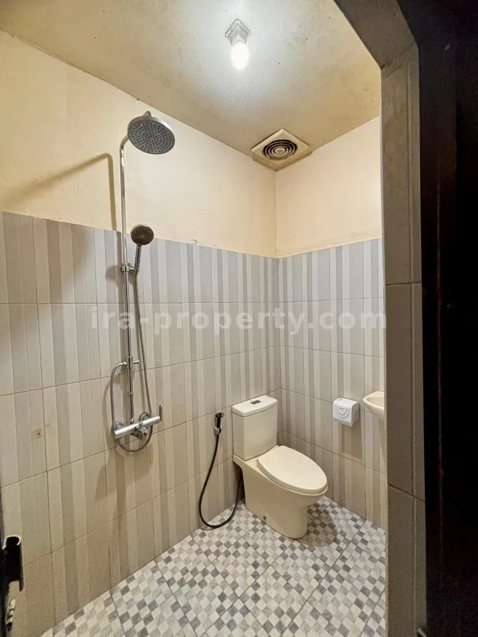 House for Sale in Kekalik, Near Jalan Panjitilar – Mataram
