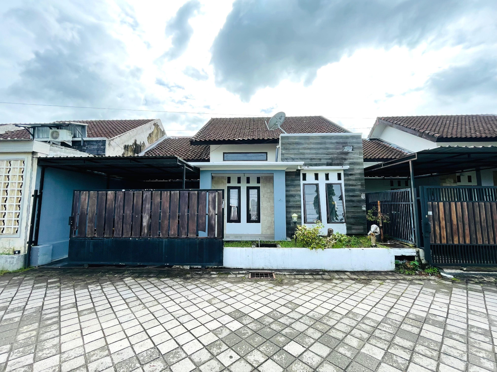 House for Sale in Udayana Complex – Central Mataram
