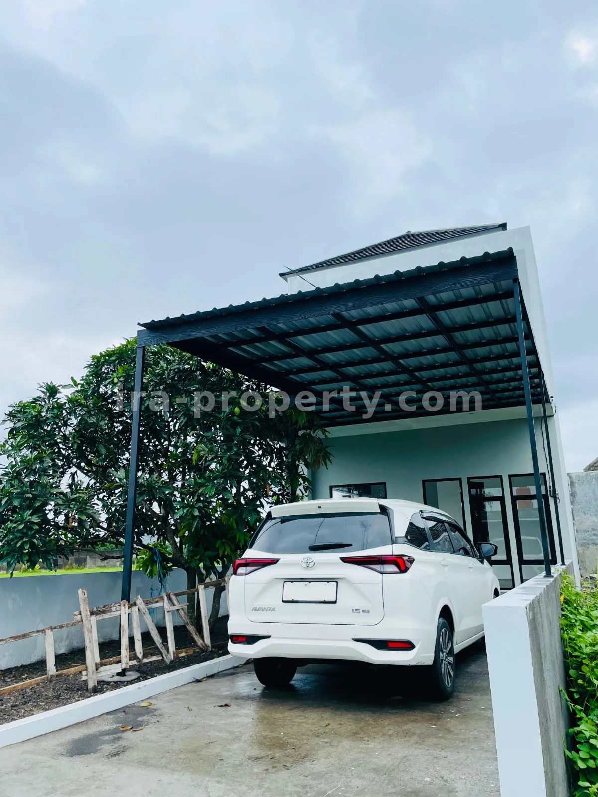Modern Minimalist House – Roadside, Rice Field View, Mataram