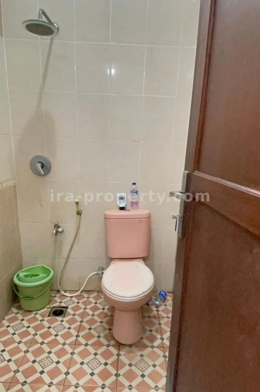 Spacious House with Large Yard in Ampenan – Mataram