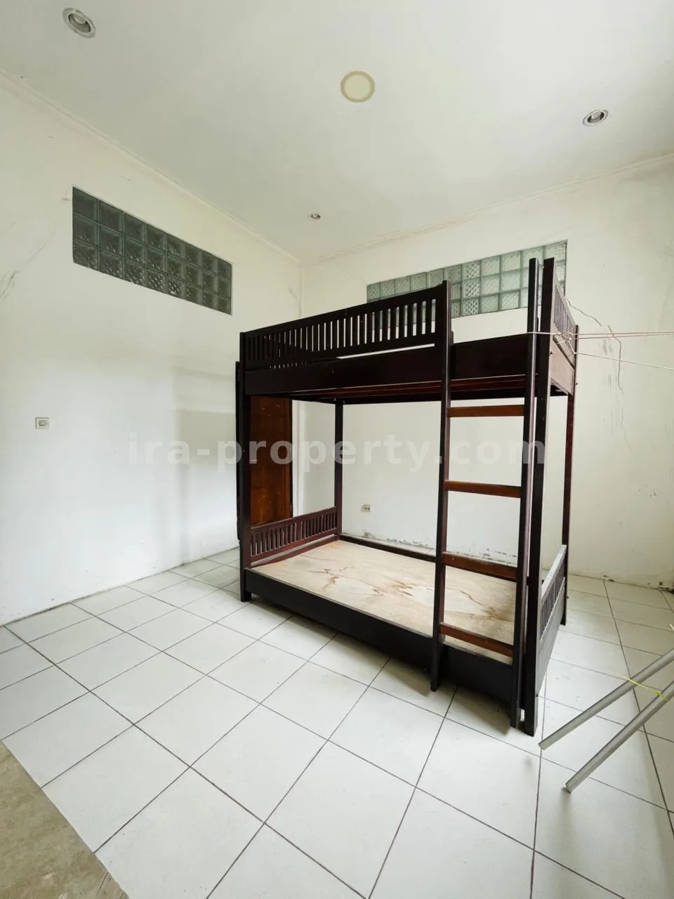 Spacious House with Large Yard in Ampenan – Mataram
