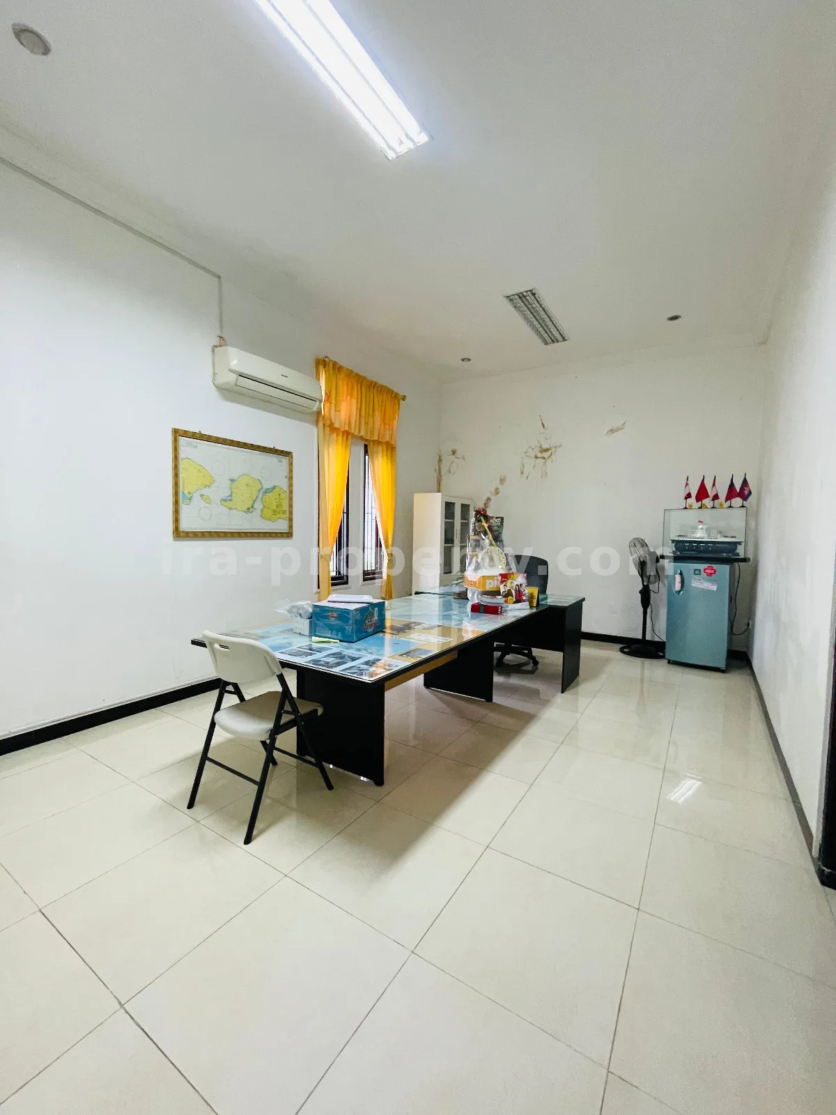 Spacious House with Large Yard in Ampenan – Mataram