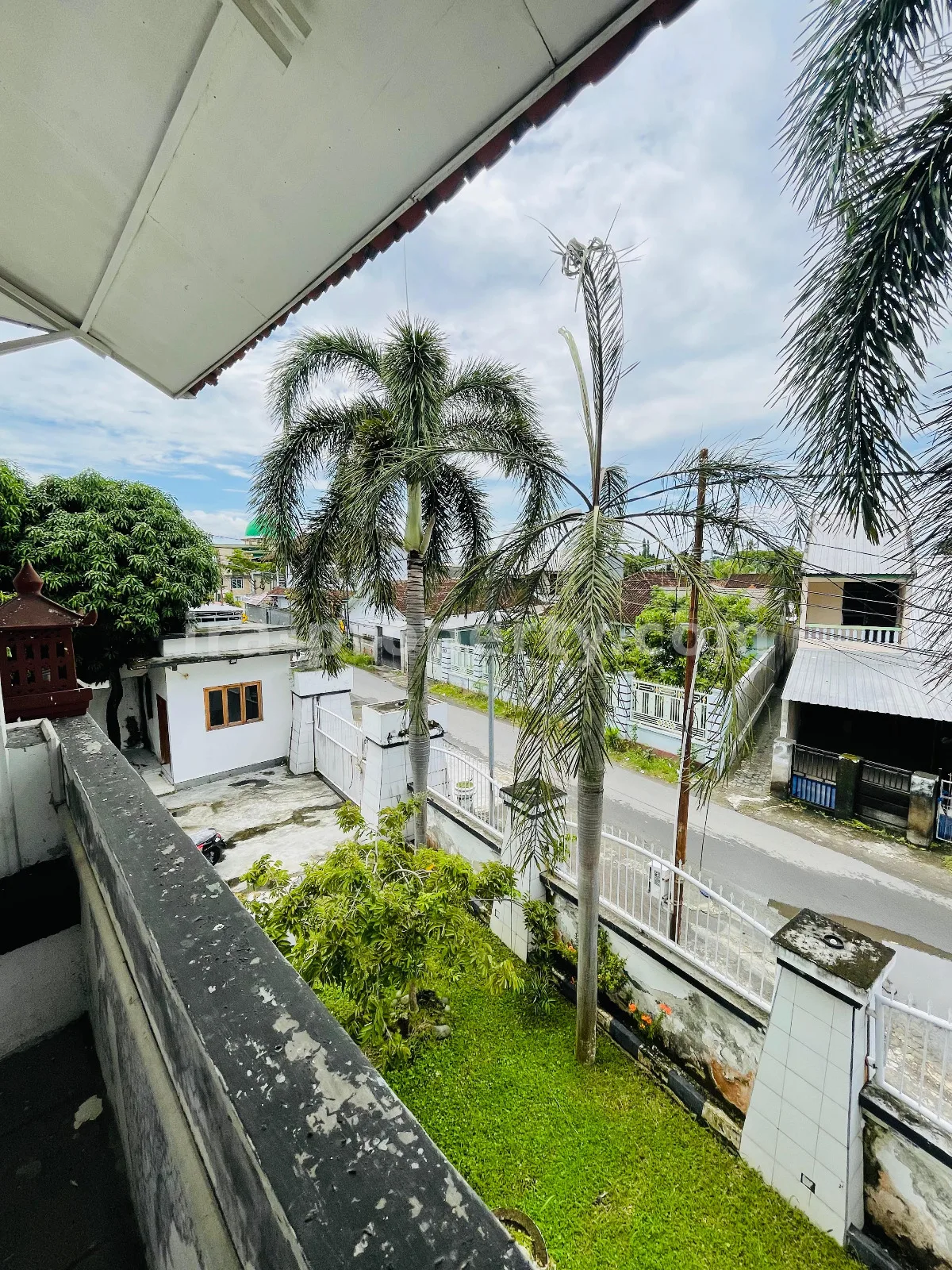 Spacious House with Large Yard in Ampenan – Mataram