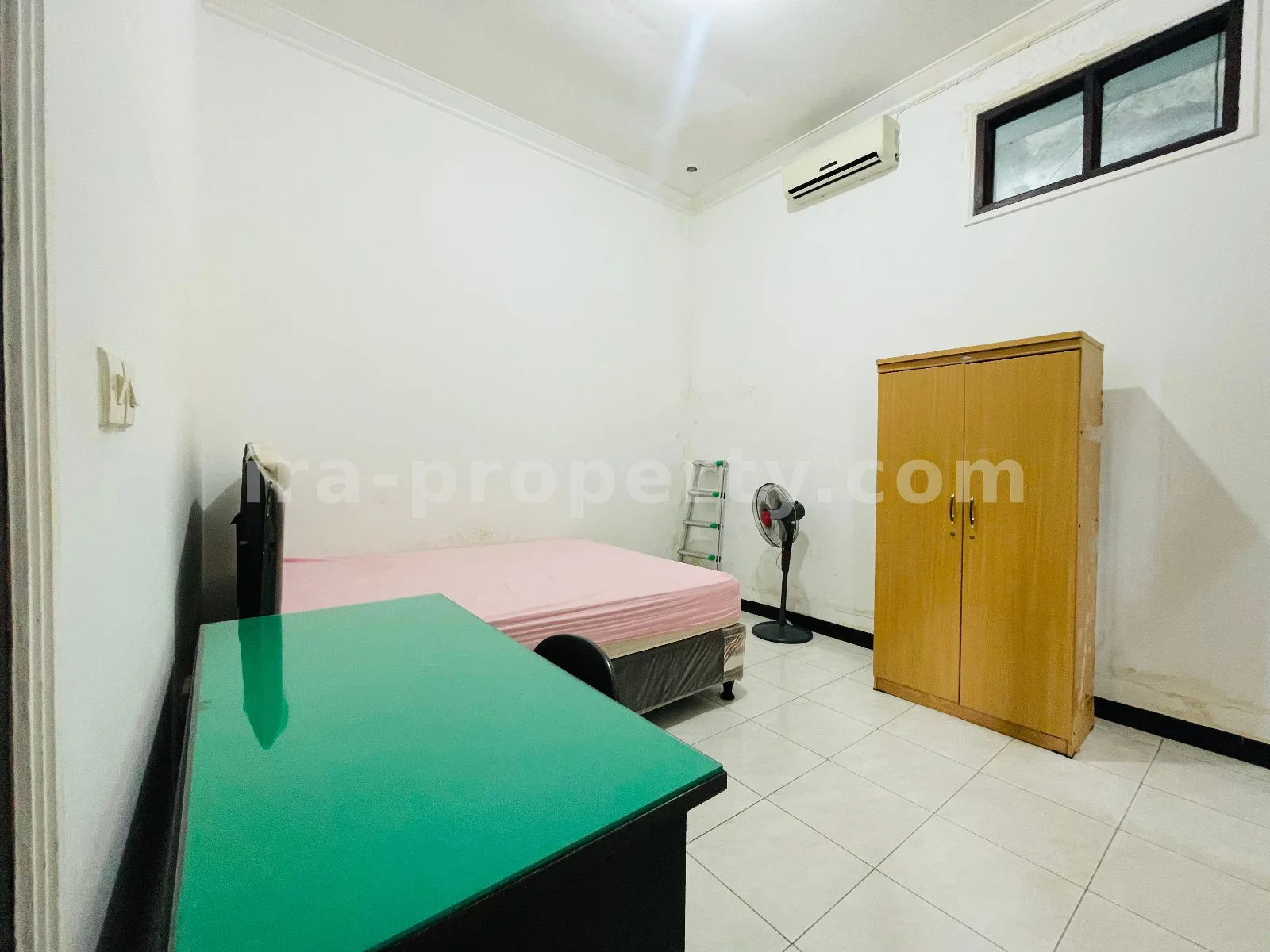 Spacious House with Large Yard in Ampenan – Mataram