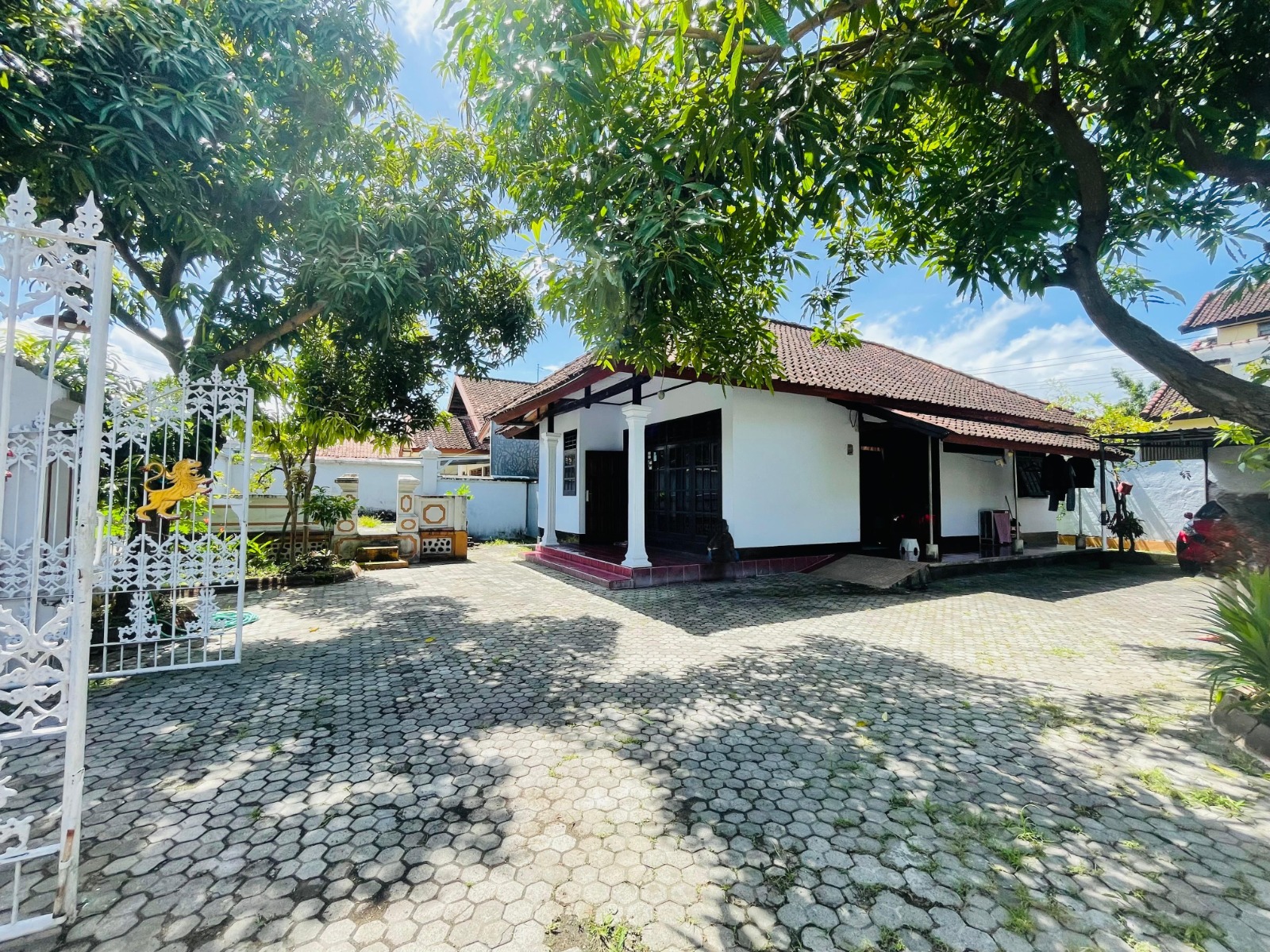 House with Spacious Yard in Pepabri Complex Pagesangan, Mataram