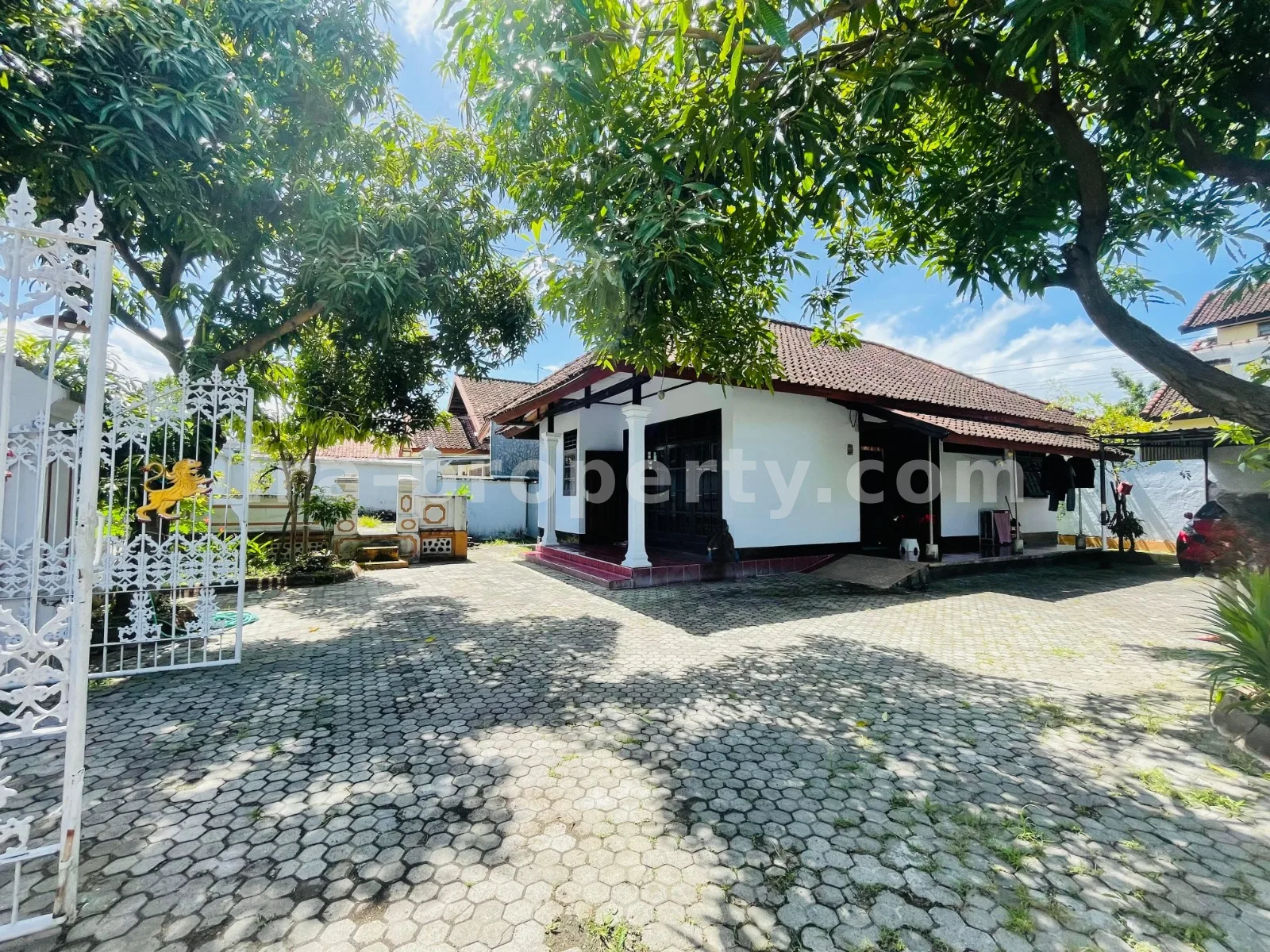House with Spacious Yard in Pepabri Complex Pagesangan, Mataram