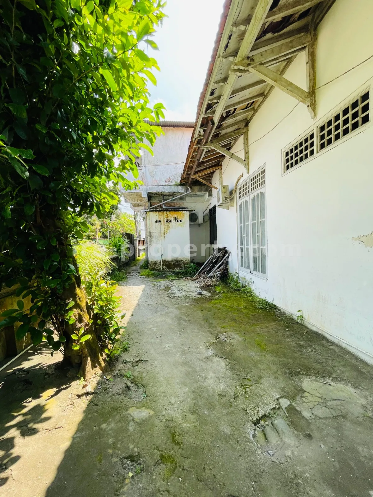 Corner House for Sale in Rembiga – Near Lombok Astoria Hotel, Mataram