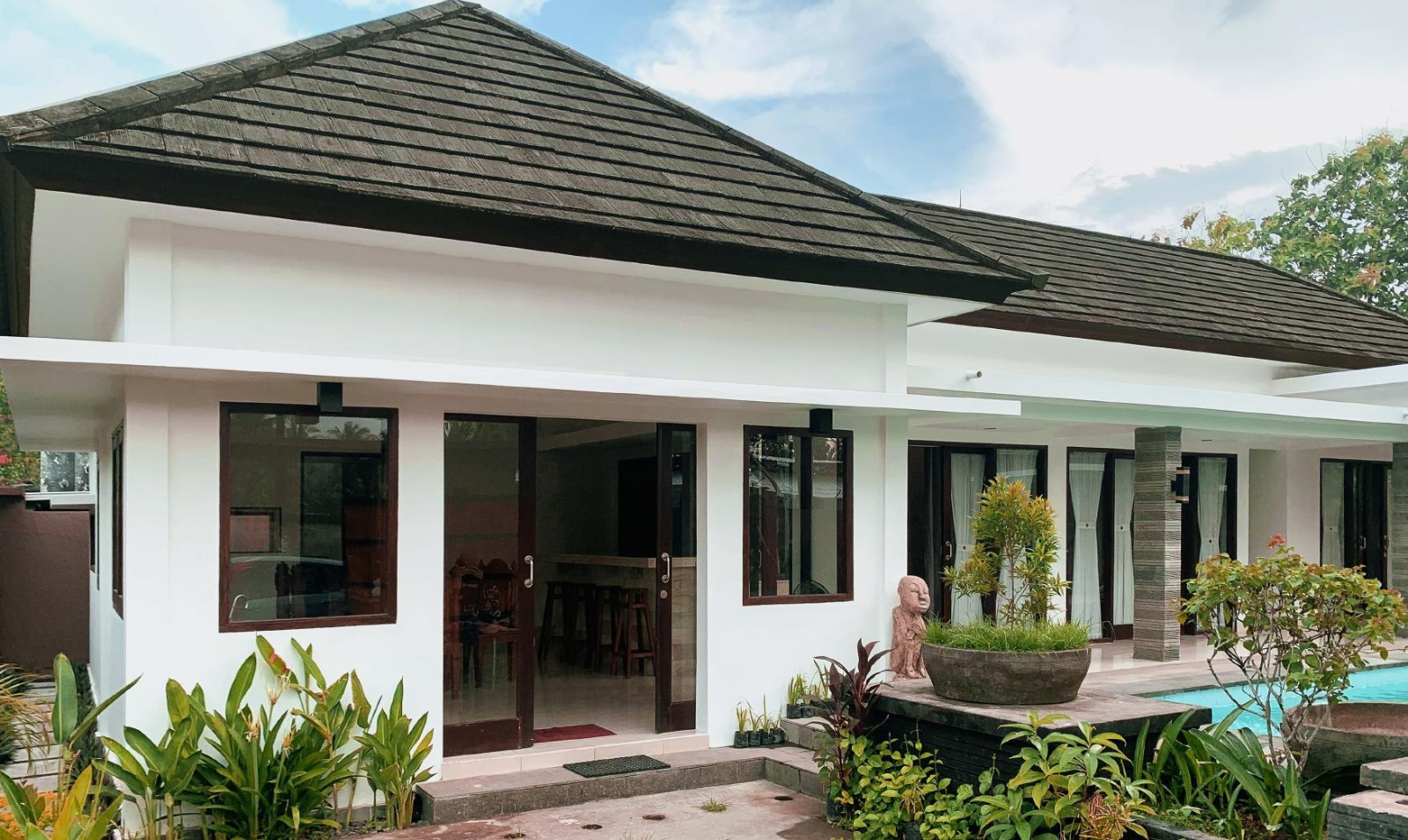 Modern Minimalist Villa with Private Pool – Batu Layar near Senggigi
