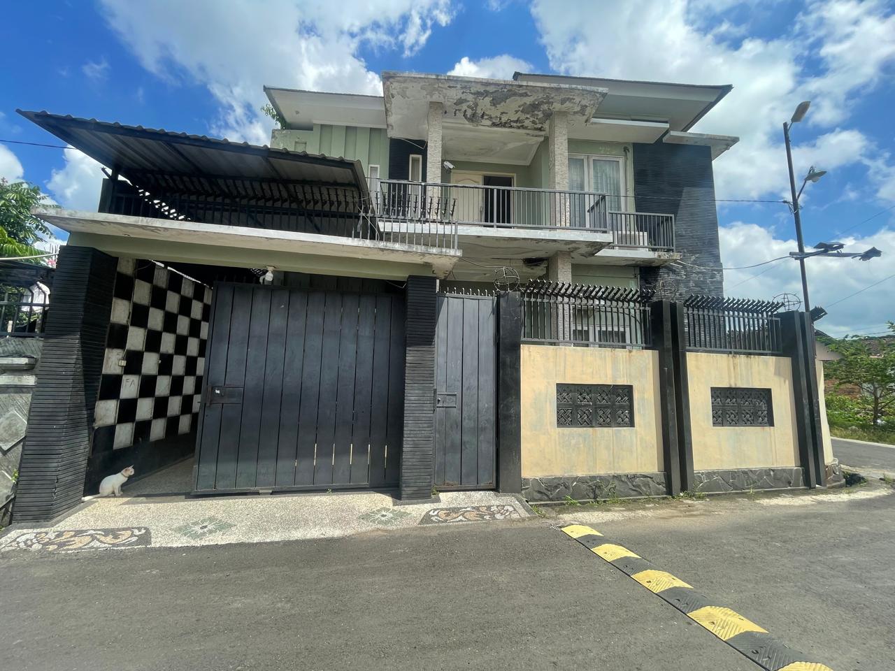 Massive Corner House for Sale in Pejarakan, Mataram