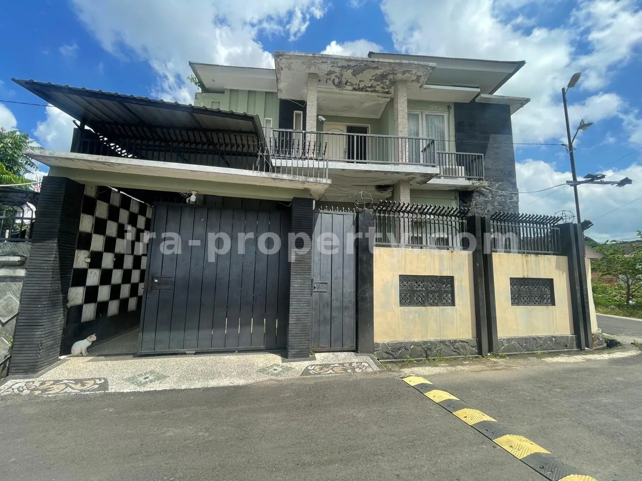 Massive Corner House for Sale in Pejarakan, Mataram