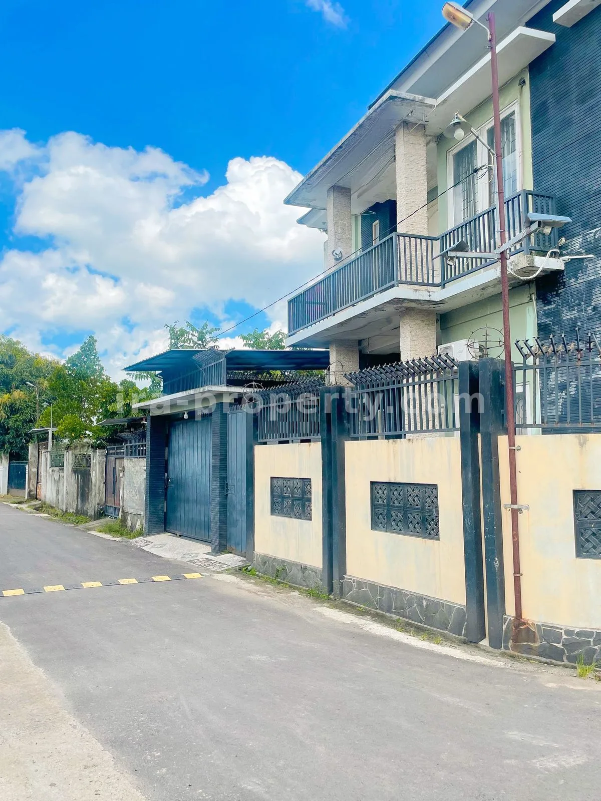 Massive Corner House for Sale in Pejarakan, Mataram