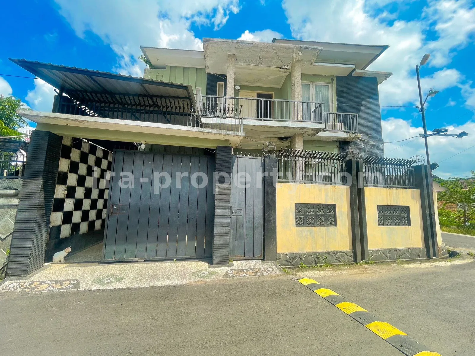 Massive Corner House for Sale in Pejarakan, Mataram