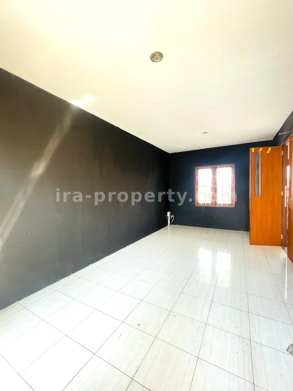 Premium 2-Story Building on Ampenan-Mataram Main Road – Ideal for Office or Residence
