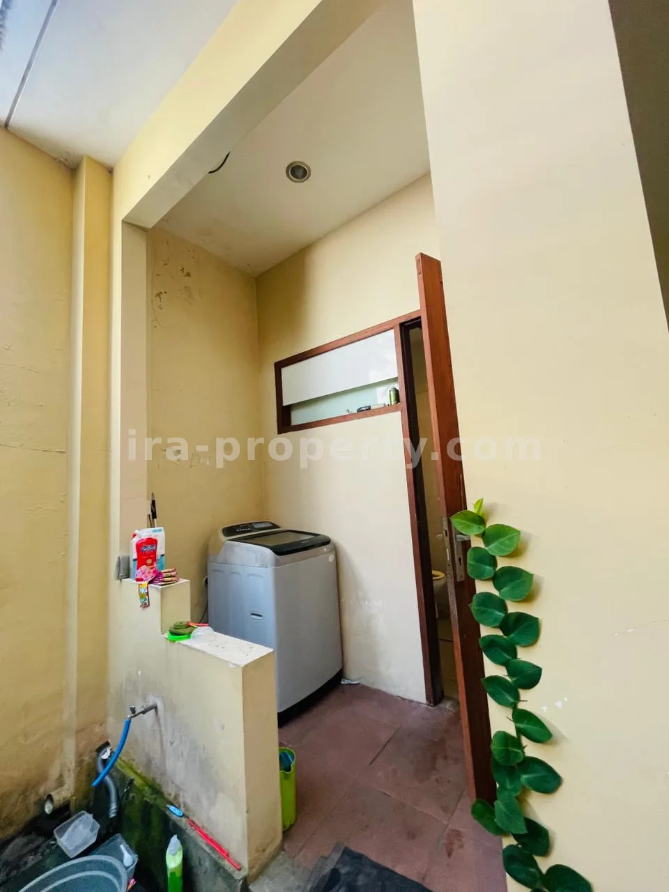 Premium 2-Story Building on Ampenan-Mataram Main Road – Ideal for Office or Residence
