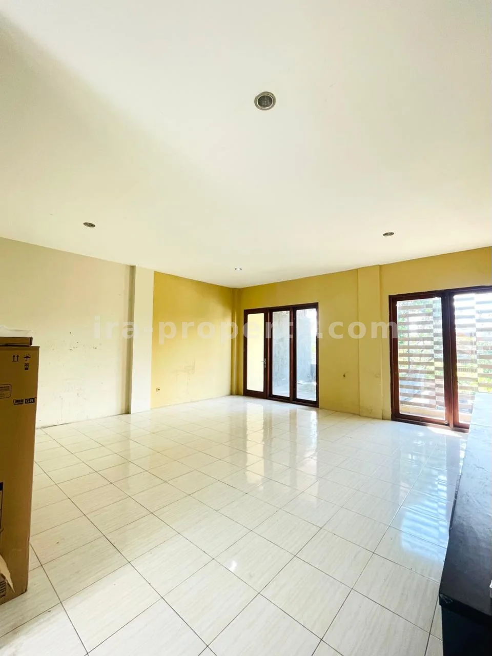 Premium 2-Story Building on Ampenan-Mataram Main Road – Ideal for Office or Residence