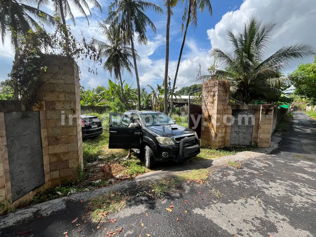 Secure 1,000 m² Villa Plot Near Kuta Mandalika – Fully Fenced & Ready for Development