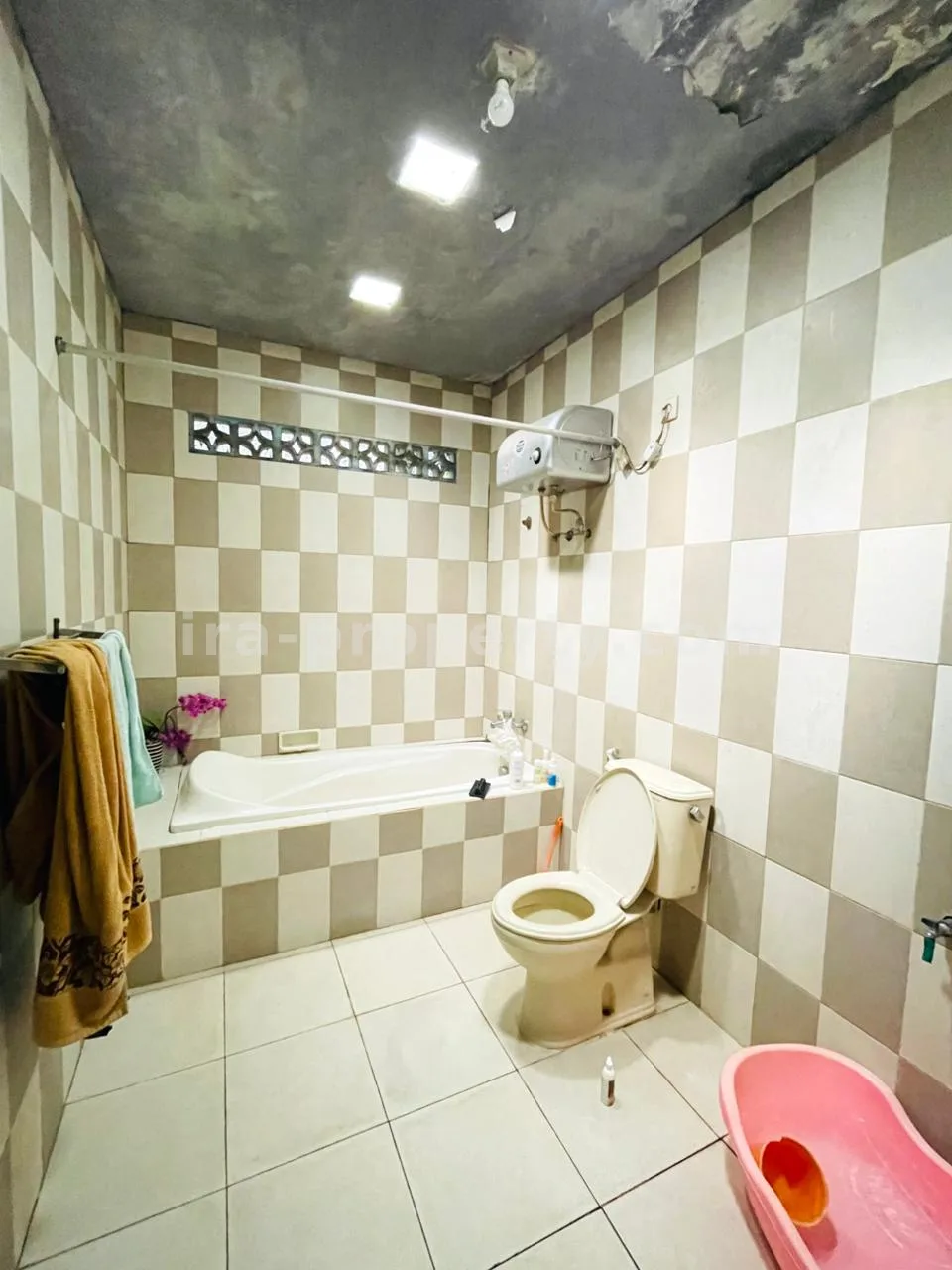 Cozy 3BR Family Home in Rembiga – Prime Location Near Same Hotel, Mataram
