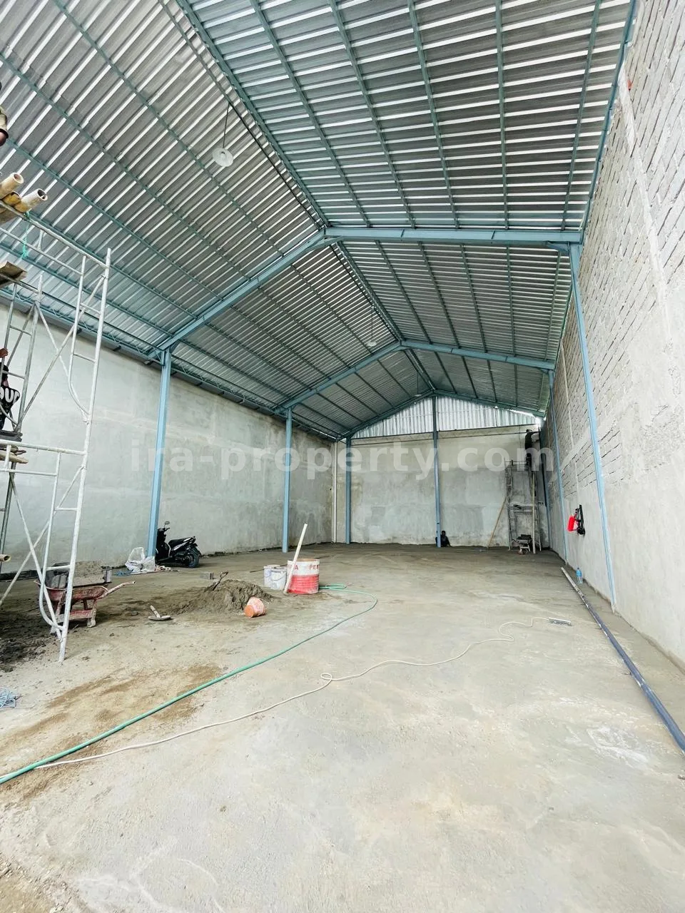 Strategic Single Warehouse Unit for Rent – Cakranegara-Sweta Business Border