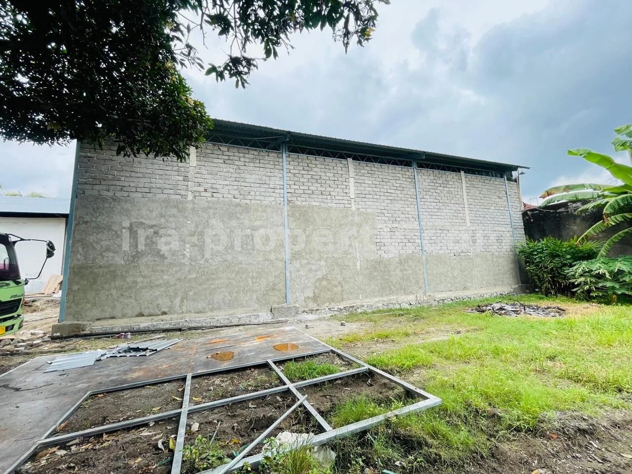 Strategic Single Warehouse Unit for Rent – Cakranegara-Sweta Business Border
