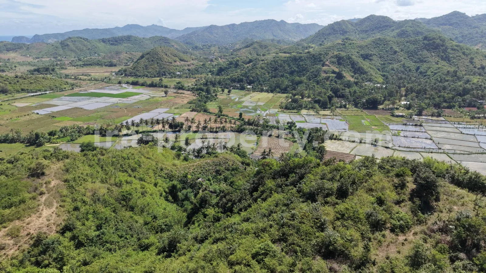 Massive 8-Hectare Panoramic Hillside – Dual Views of Are Guling & Mawun, Near Kuta Mandalika