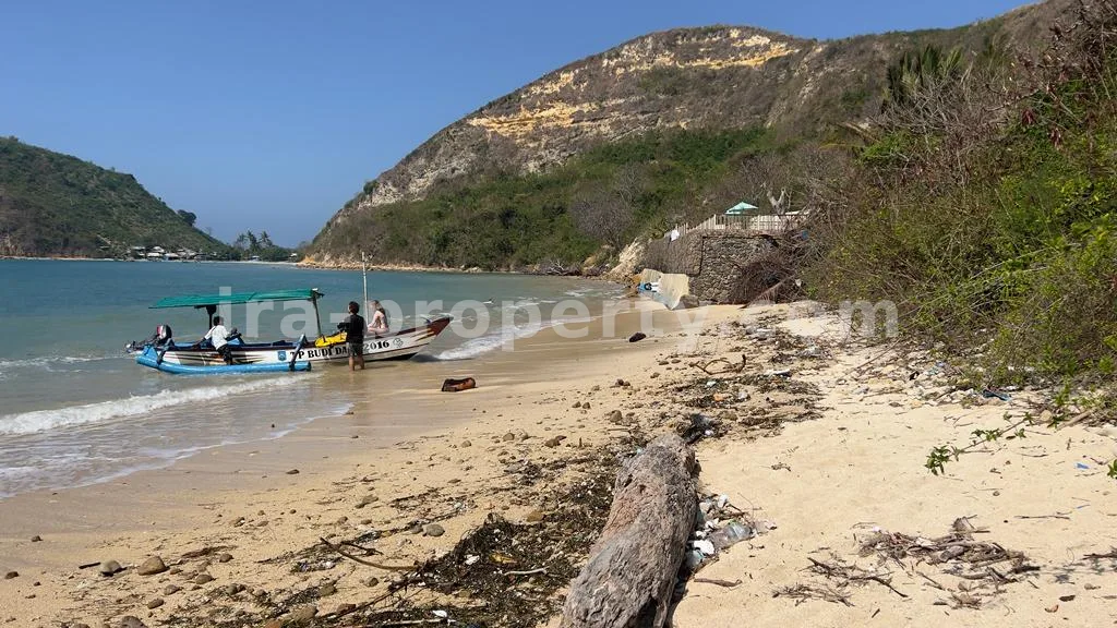 Elite 40-Are Beachfront Plot in Gerupuk – Private White Sand Beach Near Mandalika Circuit