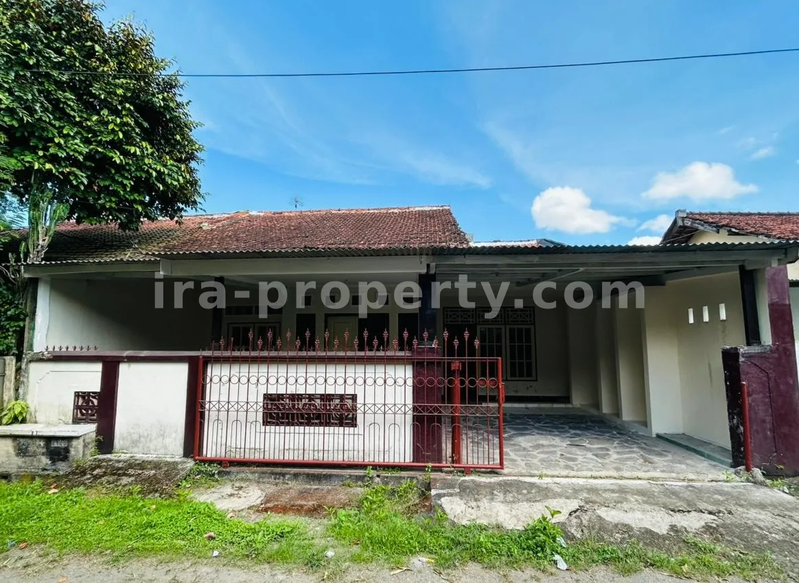 Spacious 3-Bedroom Family Home – Bumi Selaparang Asri Complex, Rembiga