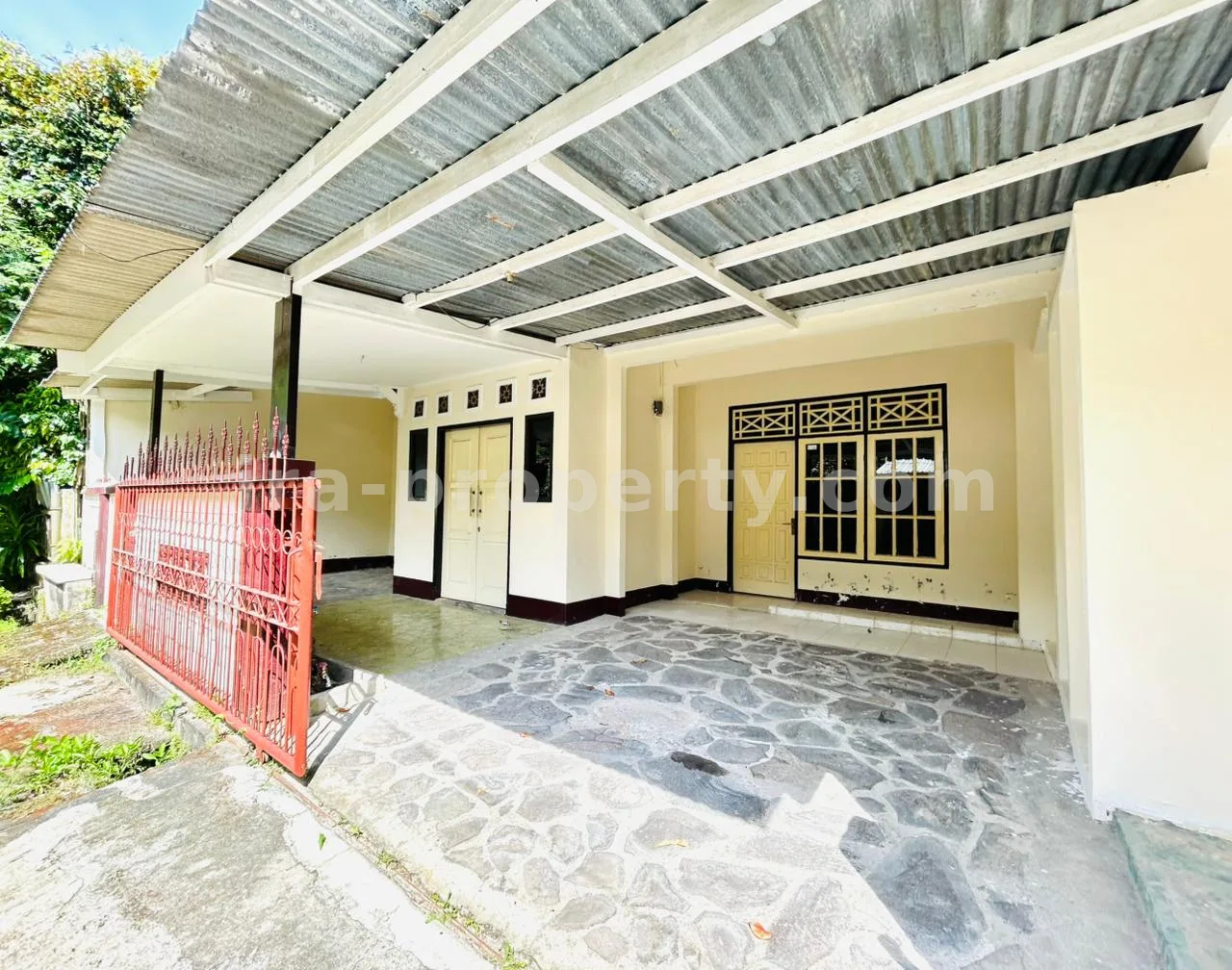 Spacious 3-Bedroom Family Home – Bumi Selaparang Asri Complex, Rembiga