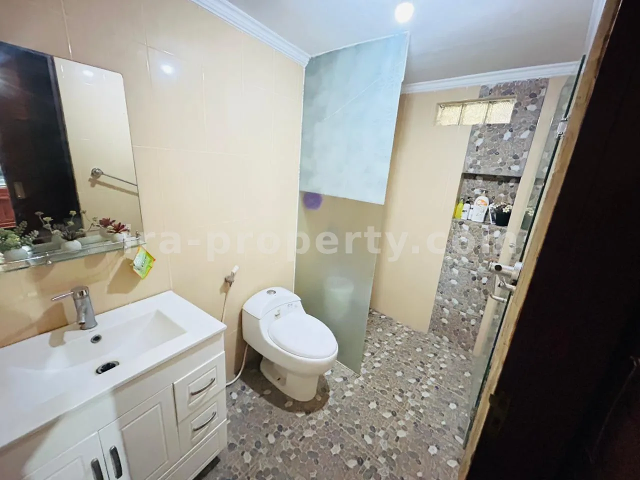 Highly Secure 2-Bedroom Family Home – Prime Location Near SKIP Brimob, Ampenan