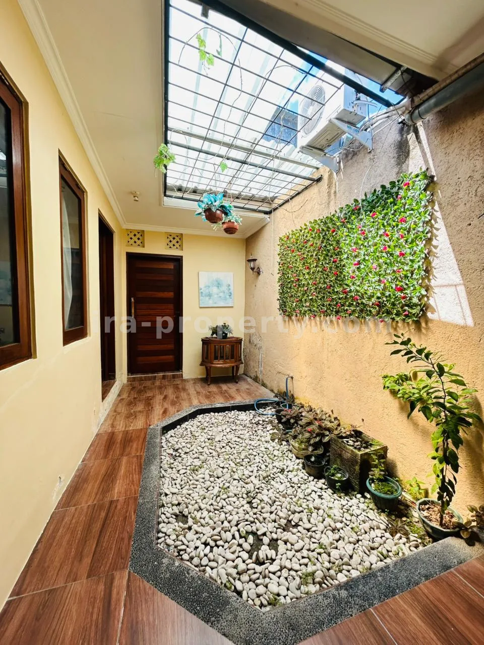 Highly Secure 2-Bedroom Family Home – Prime Location Near SKIP Brimob, Ampenan