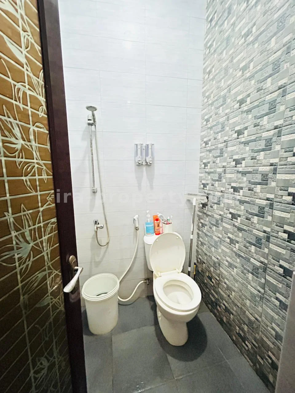 Highly Secure 2-Bedroom Family Home – Prime Location Near SKIP Brimob, Ampenan