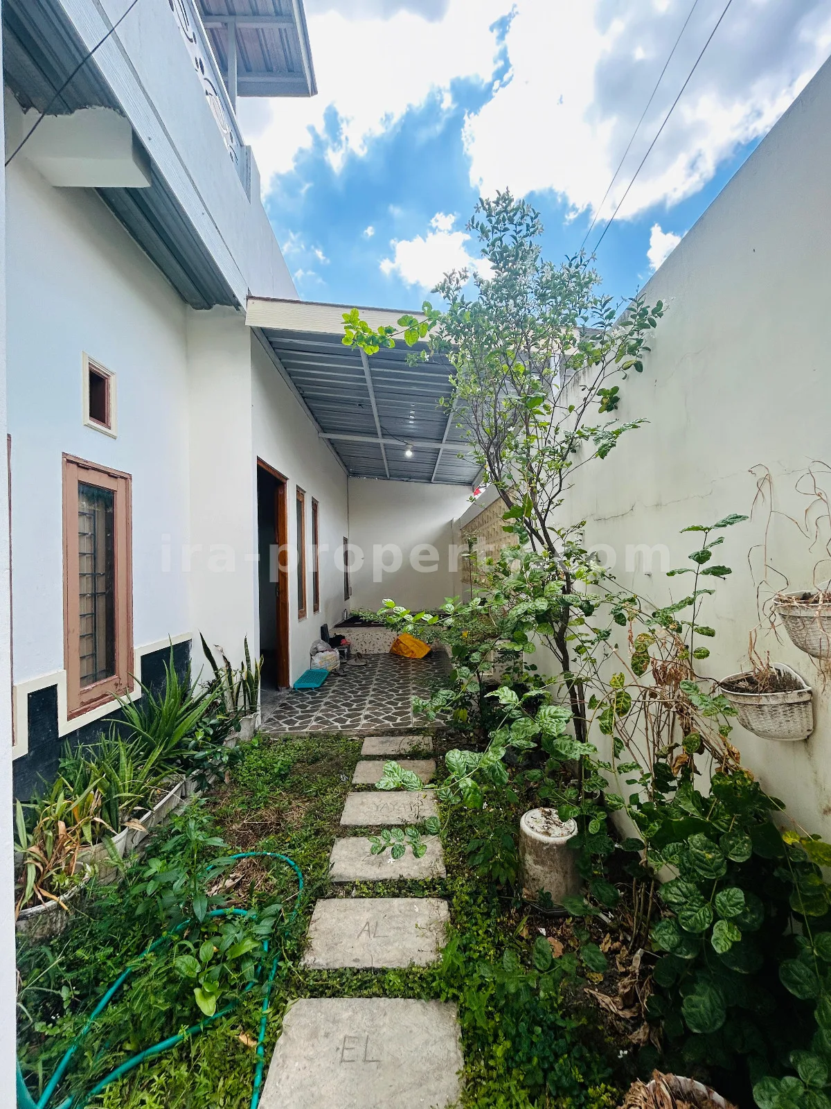 Spacious 2-Story 3-Bedroom Family Home – Perumnas Ampenan Residential Hub, Mataram