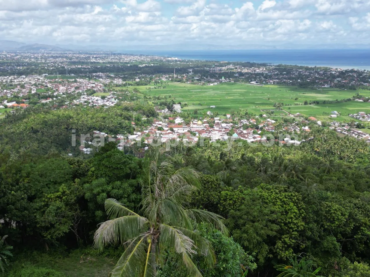 Hilltop Land for Sale at Senteluk Hill, Batu Layar, Lombok – Panoramic Sea & City View