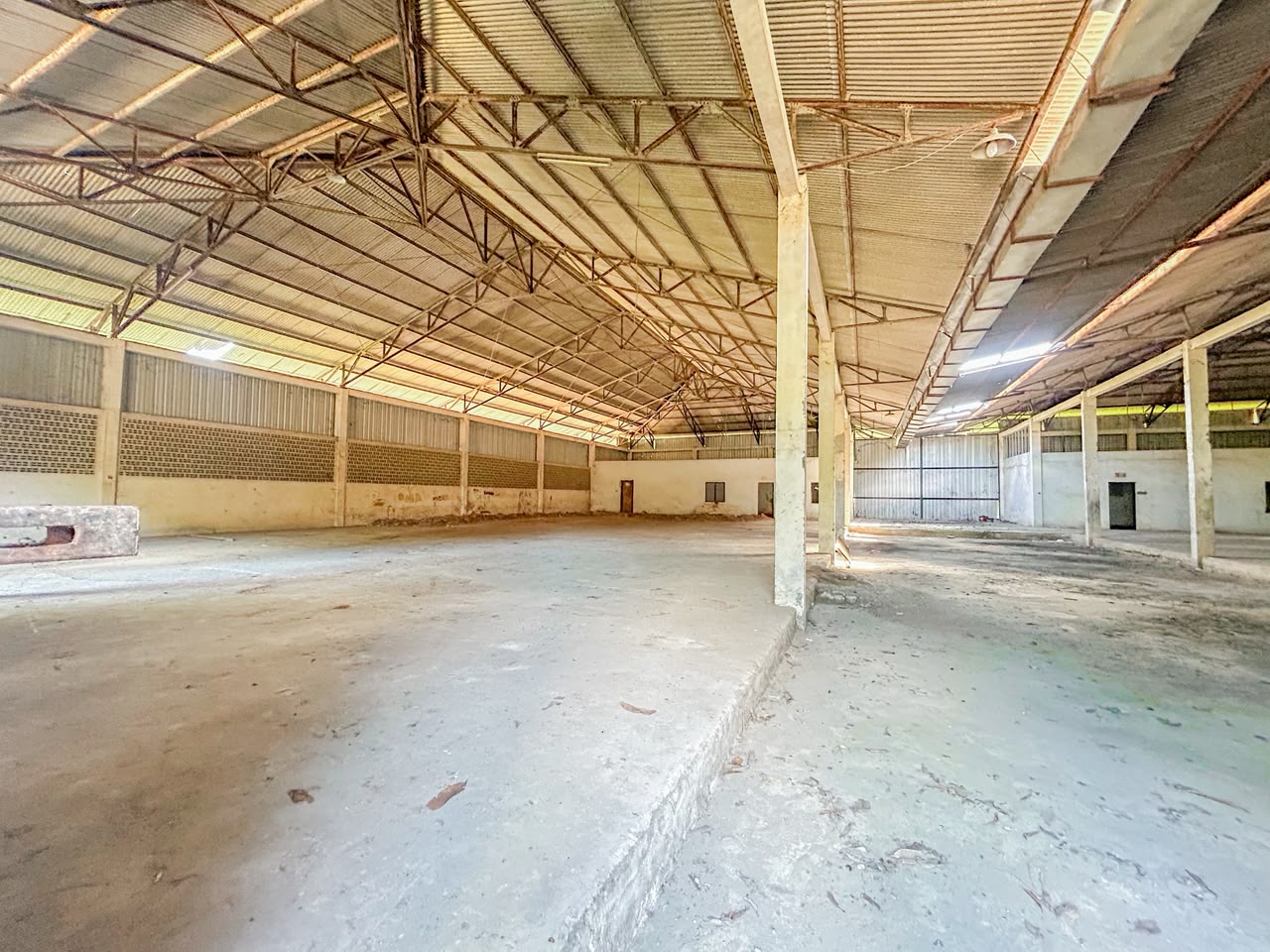 Warehouse & Office Complex for Sale in Banyumulek – Strategic Logistics Hub Near Mataram