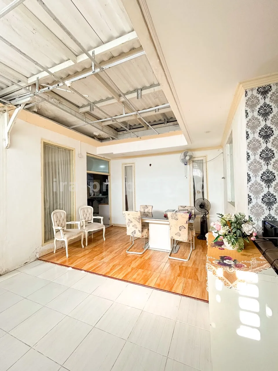 Corner 2-Storey House for Sale Near Jalan Langko, Mataram – Ideal for Office, Café, or Commercial Investment