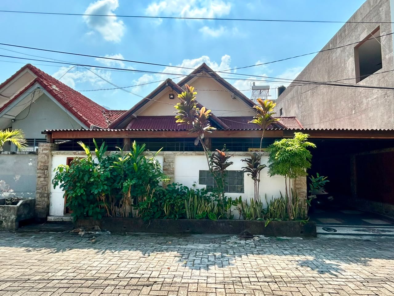 Villa-Style House for Sale in Green Valley Senggigi – Private Pool & Tropical Living