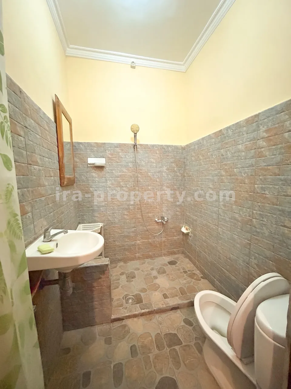 Villa-Style House for Sale in Green Valley Senggigi – Private Pool & Tropical Living