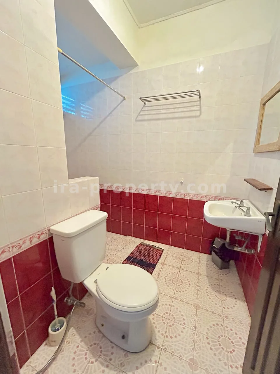 Villa-Style House for Sale in Green Valley Senggigi – Spacious 4-Bedroom Property