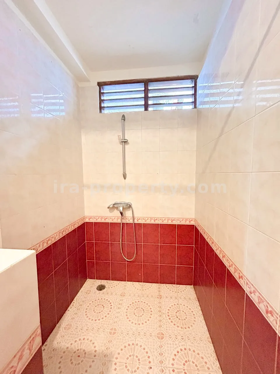 Villa-Style House for Sale in Green Valley Senggigi – Spacious 4-Bedroom Property