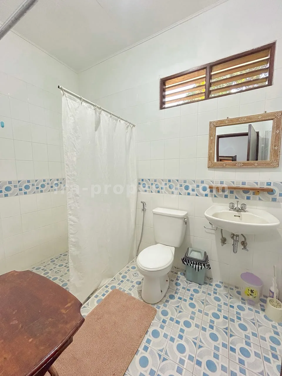 Villa-Style House for Sale in Green Valley Senggigi – Spacious 4-Bedroom Property