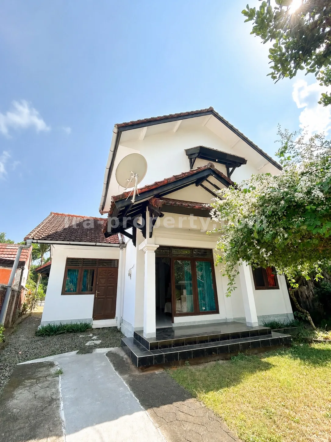 Villa-Style House for Sale in Green Valley Senggigi – Spacious 4-Bedroom Property