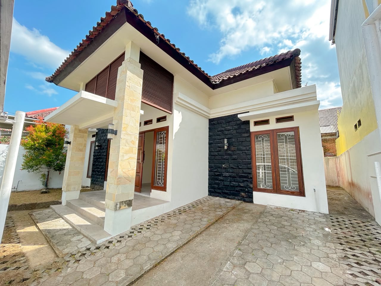 House for Sale in Senteluk, Batu Layar – Near Hotel Jayakarta, Lombok