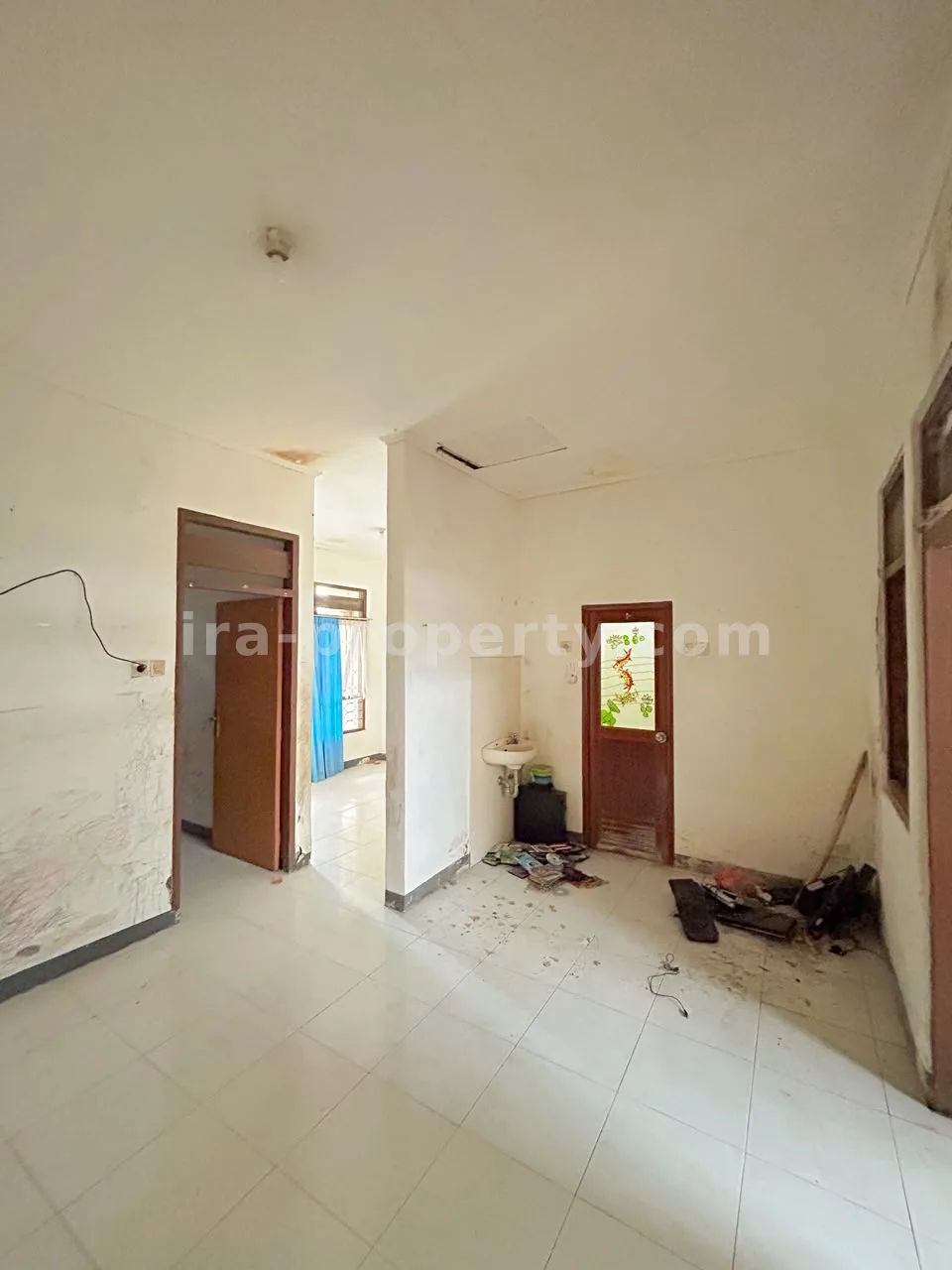 House with Commercial Space for Sale in Taman Baru, Mataram – Near Epicentrum Mall