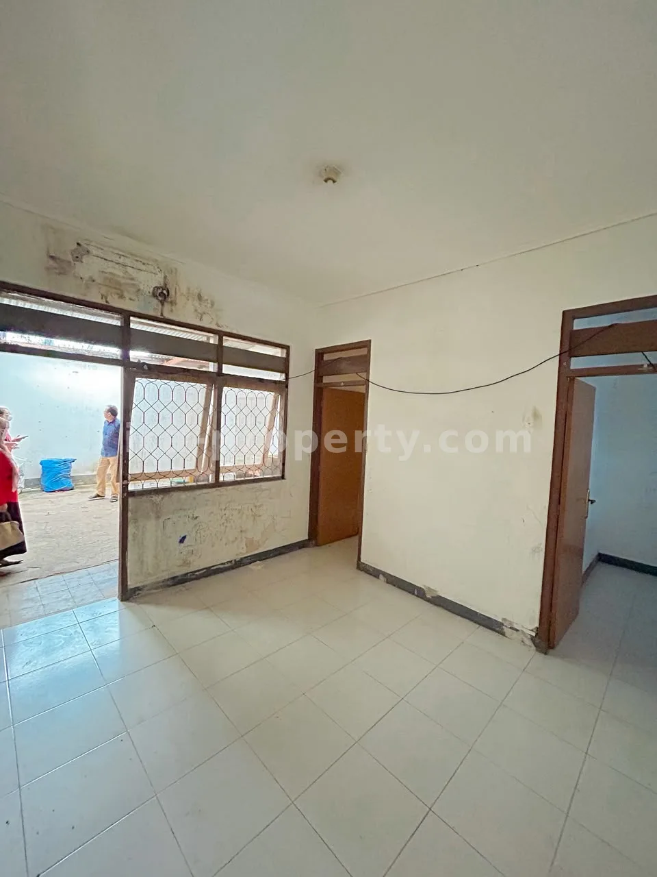 House with Commercial Space for Sale in Taman Baru, Mataram – Near Epicentrum Mall