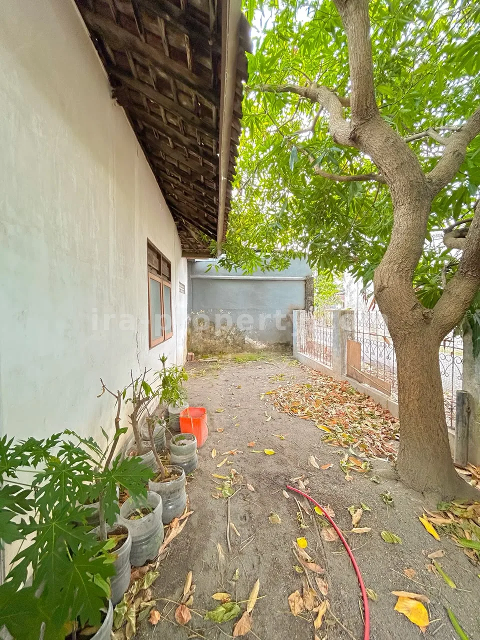 House with Commercial Space for Sale in Taman Baru, Mataram – Near Epicentrum Mall