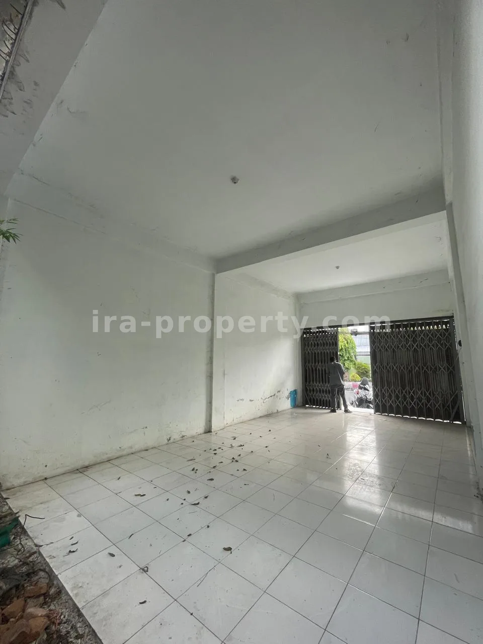 3 Commercial Shophouses + Large Rear Land for Sale in Central Mataram