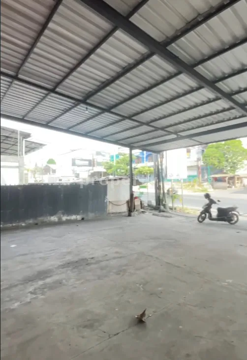 Showroom, Shophouse & Warehouse Property for Sale in Cakranegara, Mataram